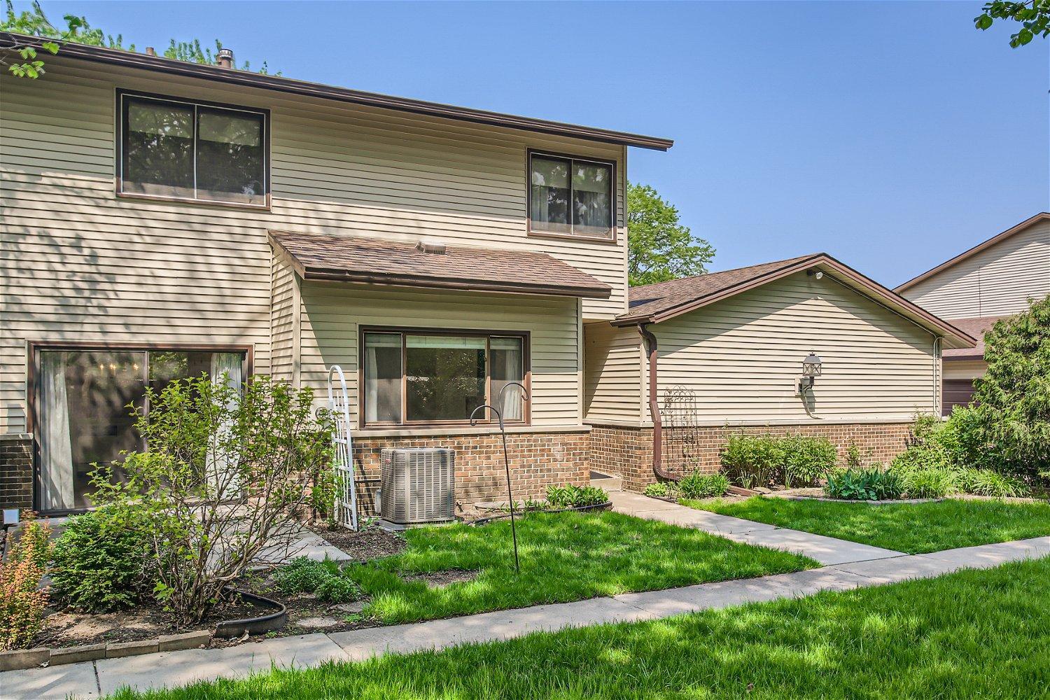 4075 Foss Road St. Anthony, MN 55421 - Photo 2 of 28