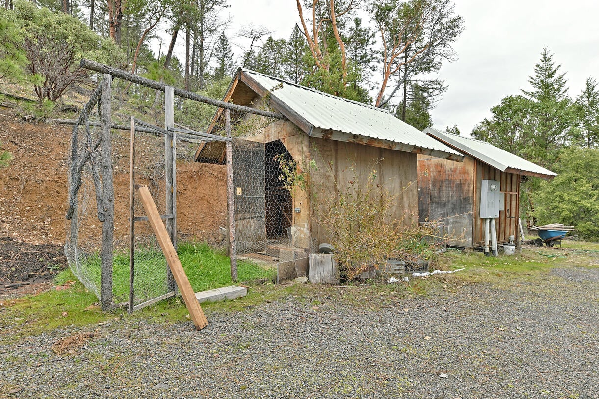 2734 Waters Gulch Road Jacksonville, OR 97530 - Photo 50 of 51 92