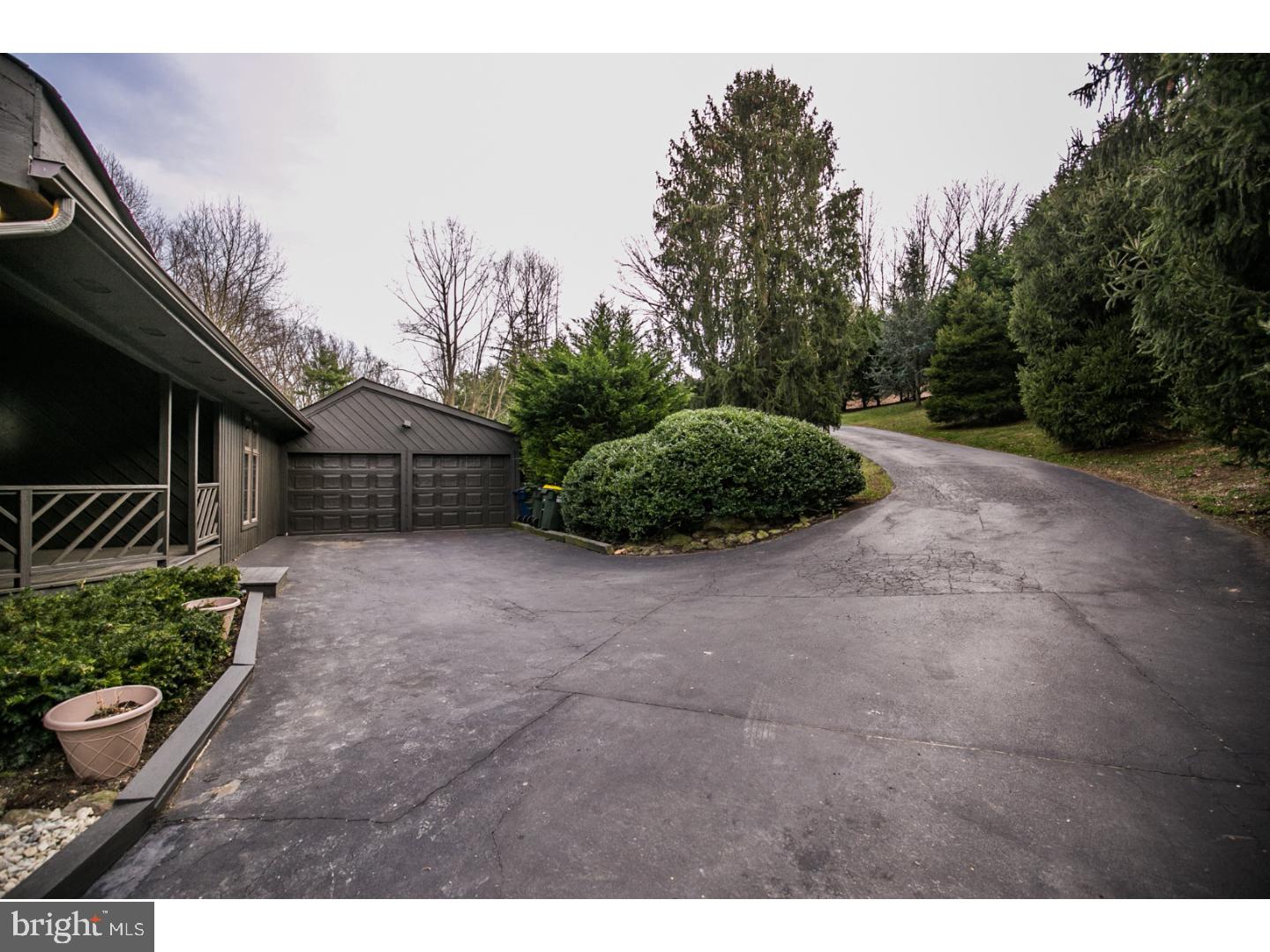 13 White Oak Road Landenberg, PA 19350 - Photo 2 of 24 Driveway