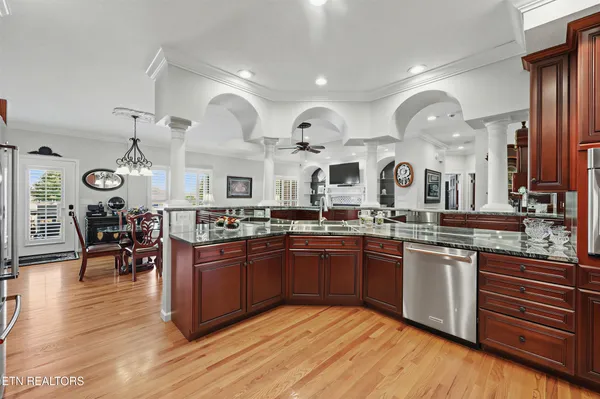 $1,149,000 | 607 Cornfield Lane, White Pine, TN 37890