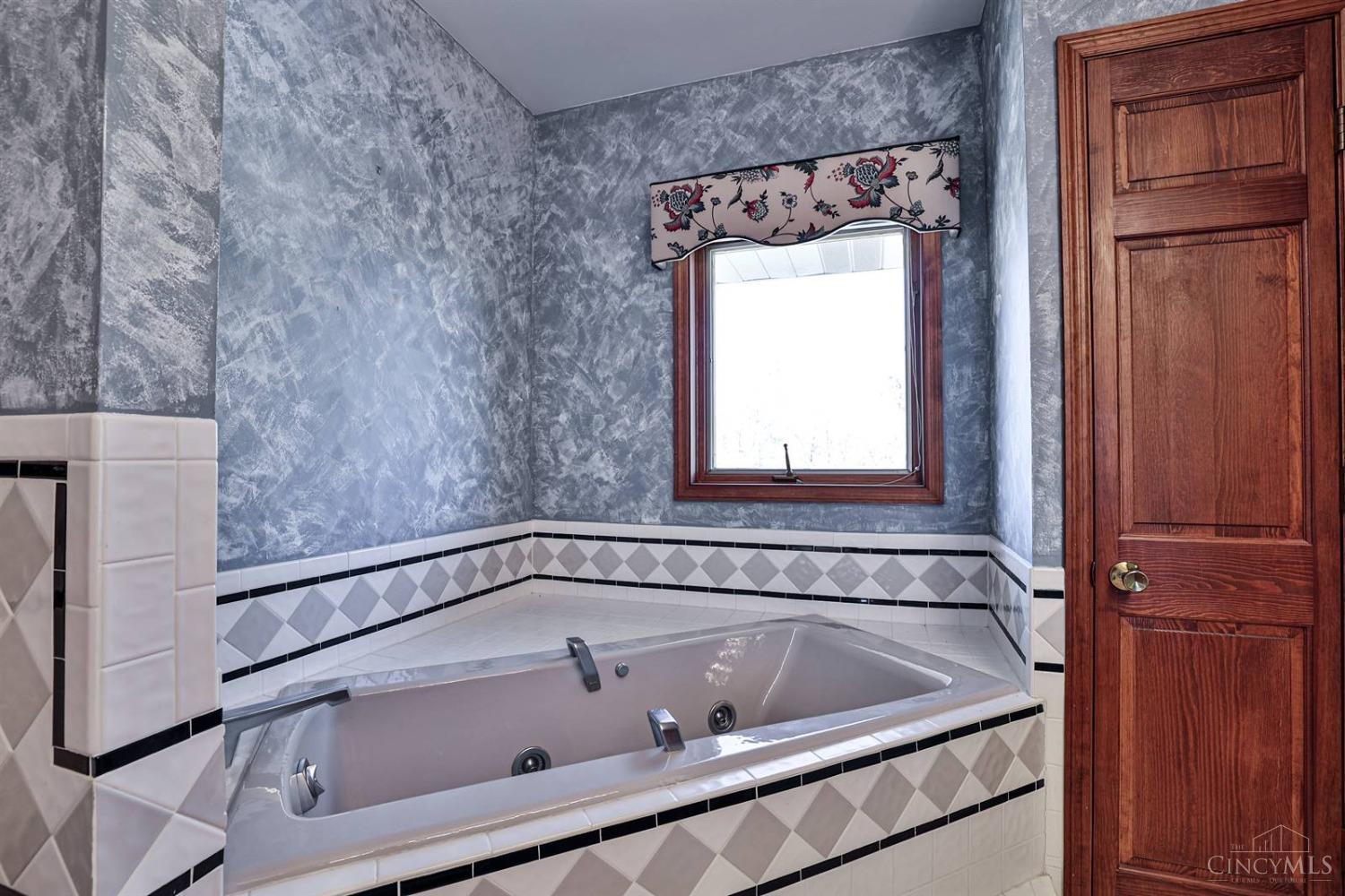 4570 Hanley Road Cincinnati, OH 45247 - Photo 27 of 71 Gallery Image 27