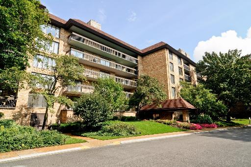 1621 East Mission Hills Road, Unit 207 Northbrook, IL 60062 - Photo 1 of 1