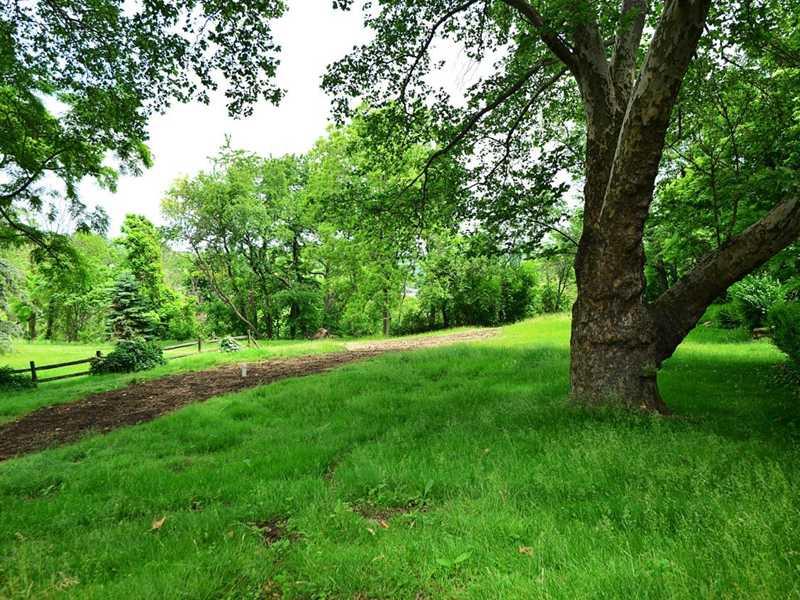 4 Warriors Road Green Tree, PA 15220 - Photo 17 of 17 Yard/Garden.