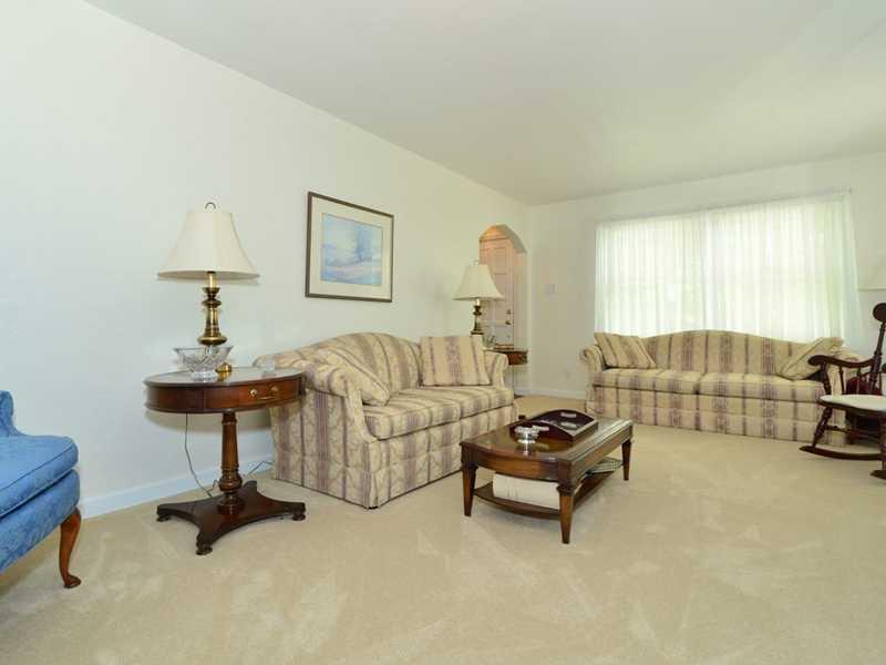 4 Warriors Road Green Tree, PA 15220 - Photo 4 of 17 Living Room.