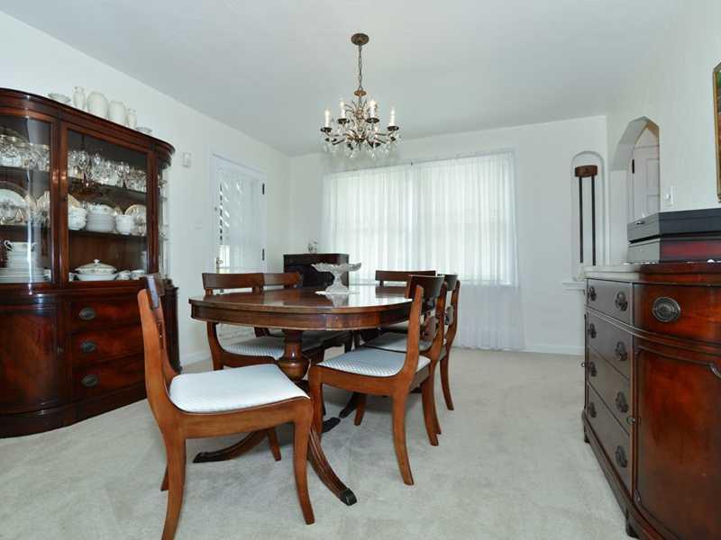 4 Warriors Road Green Tree, PA 15220 - Photo 8 of 17 Dining Room.