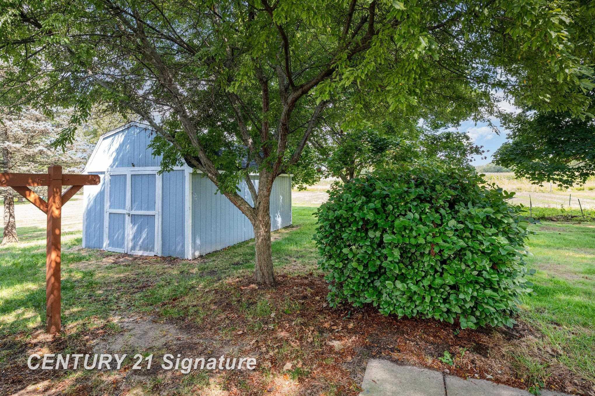 2705 Weigl Road Saginaw, MI 48609 - Photo 16 of 18 50187756-4f9dc8ca-15d0-40a9-a8f2-d7ad37ff4f2f.JPG