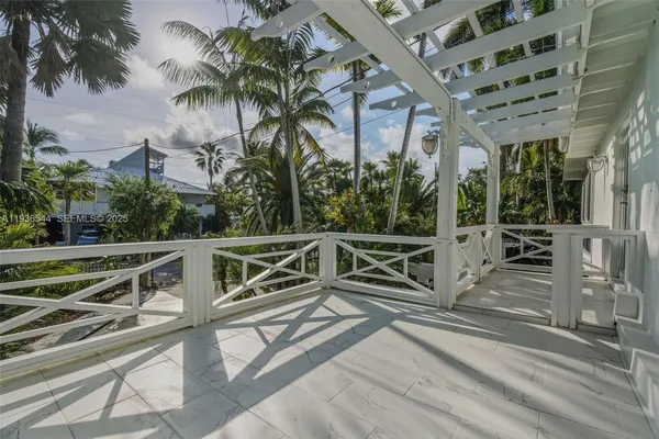 a view of a lake with houses in back