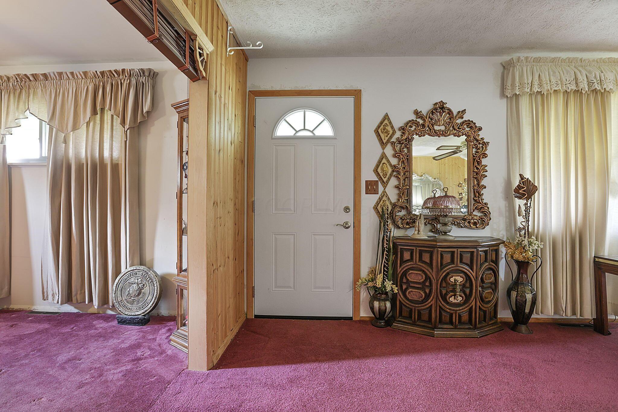 580 Rumsey Road Columbus, OH 43207 - Photo 7 of 49 Entryway