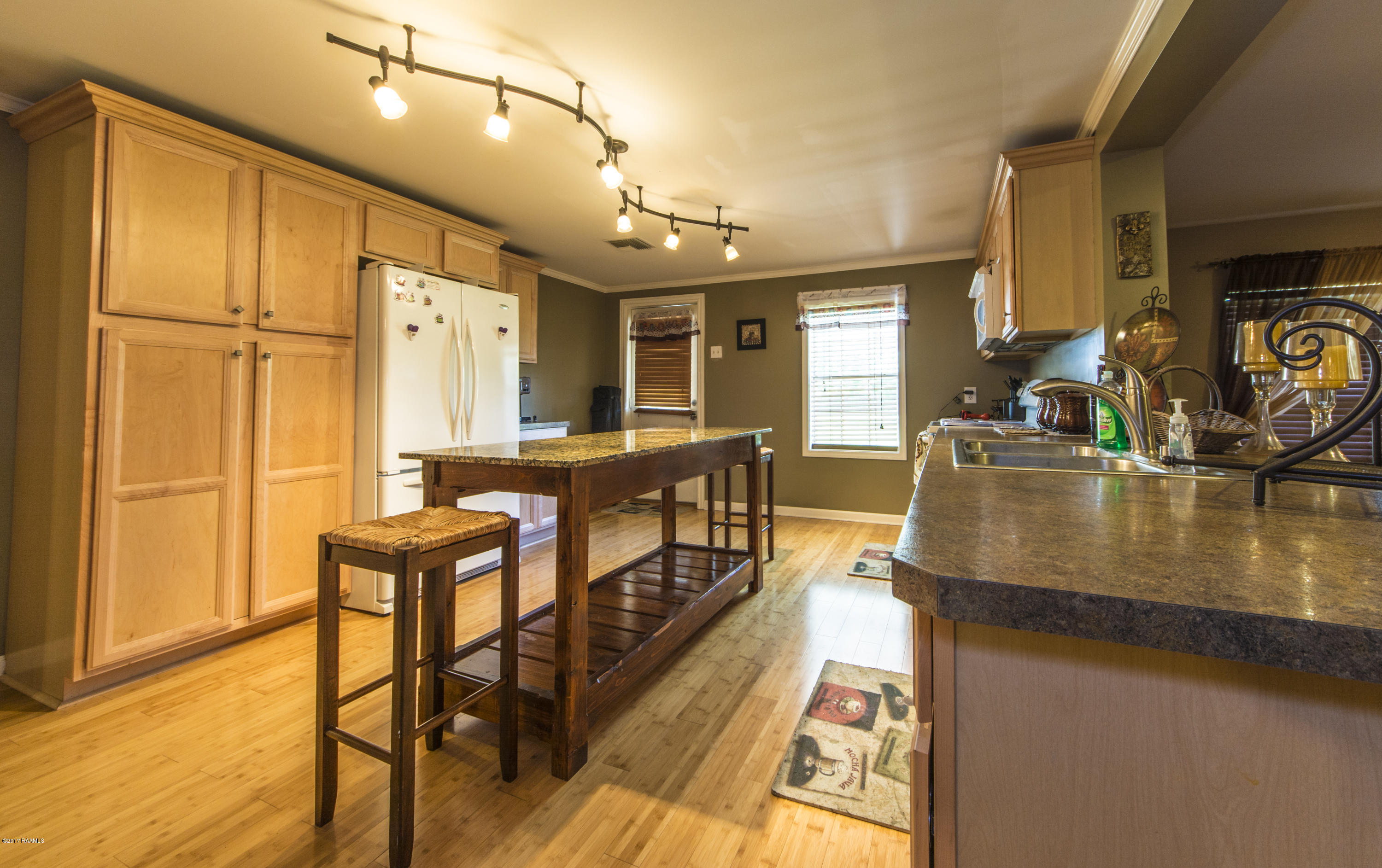 6617 Fremin Road New Iberia, LA 70560 - Photo 4 of 19 Kitchen 3