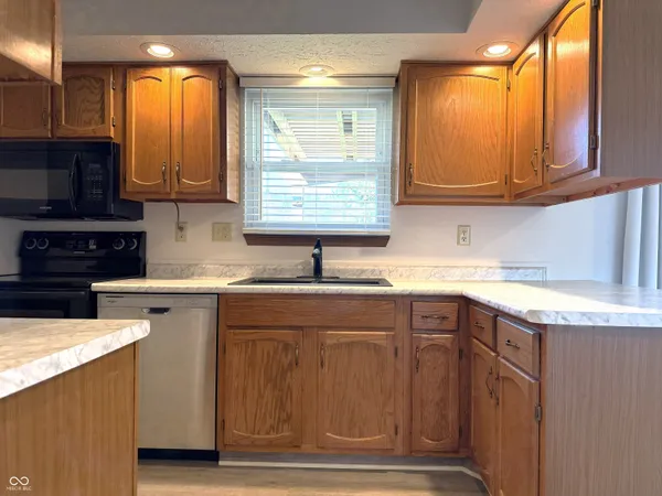 $189,900 | 526 Paradise Way, Unit B, Greenwood, IN 46143