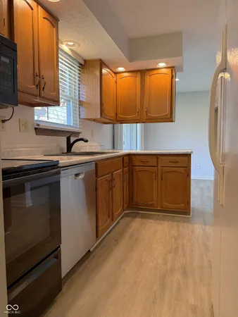 $189,900 | 526 Paradise Way, Unit B, Greenwood, IN 46143
