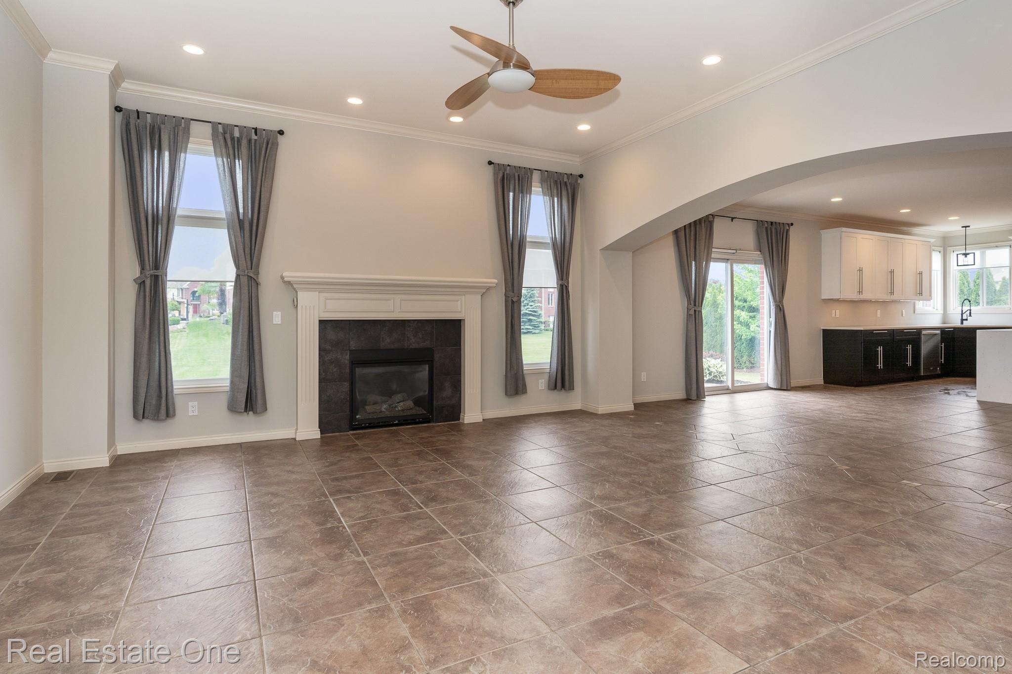 1436 Galena Rochester, MI 48306 - Photo 11 of 41 1436 Galena MLS-W025.jpg