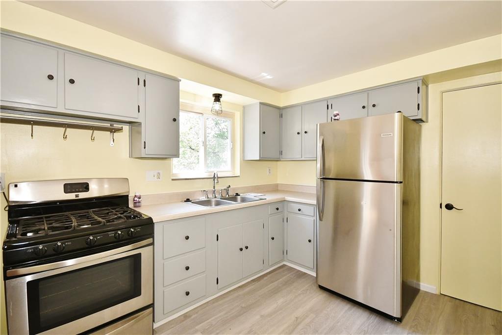 162 Drake Road Bethel Park, PA 15102 - Photo 6 of 22 Gallery Image 6