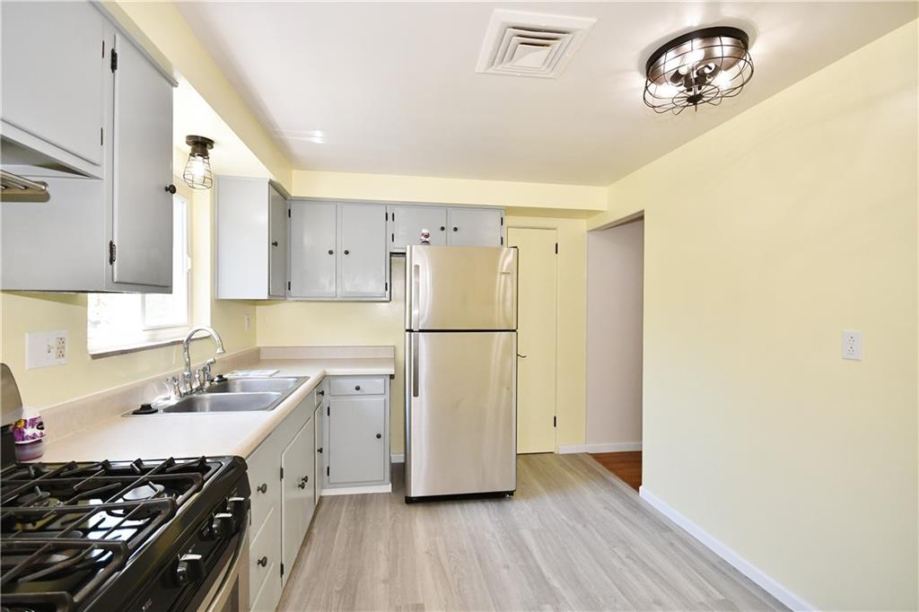 162 Drake Road Bethel Park, PA 15102 - Photo 7 of 22 Gallery Image 7