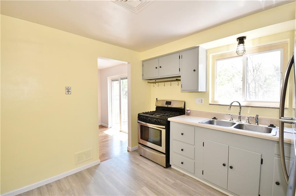 162 Drake Road Bethel Park, PA 15102 - Photo 8 of 22 Gallery Image 8
