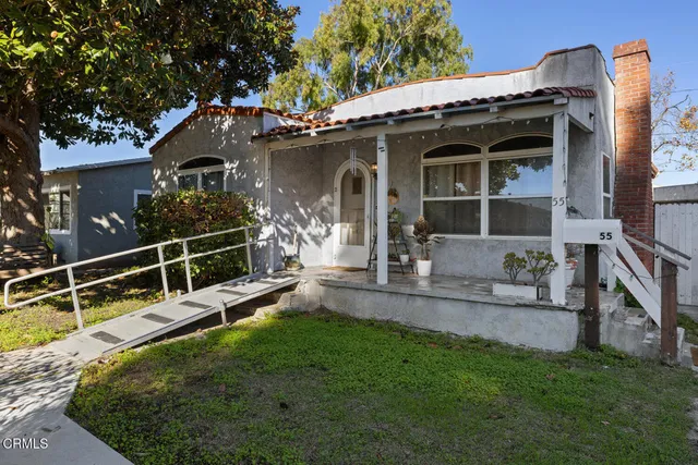 a view of a house with backyard and porch