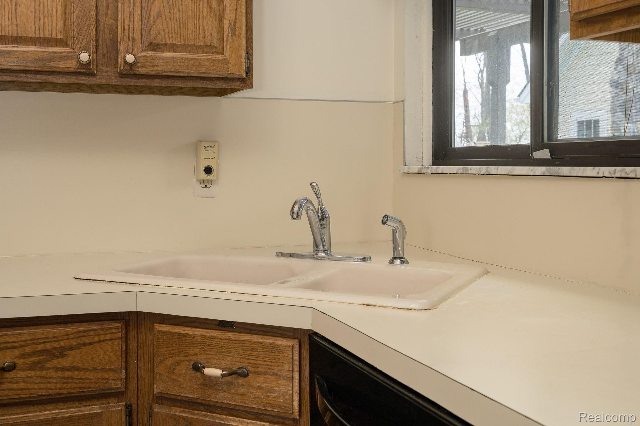 741 Delanoy Court Rochester, MI 48307 - Photo 14 of 39 16-web-or-mls-741-Delanoy-Ct-16.jpg