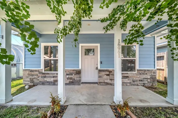 $1,350 | 16961 West Hammon, Montgomery, TX 77316