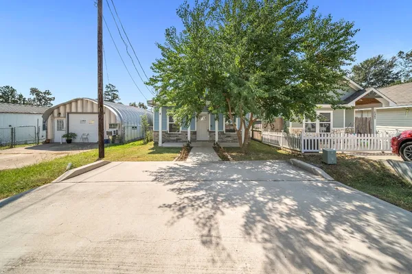 $1,350 | 16961 West Hammon, Montgomery, TX 77316