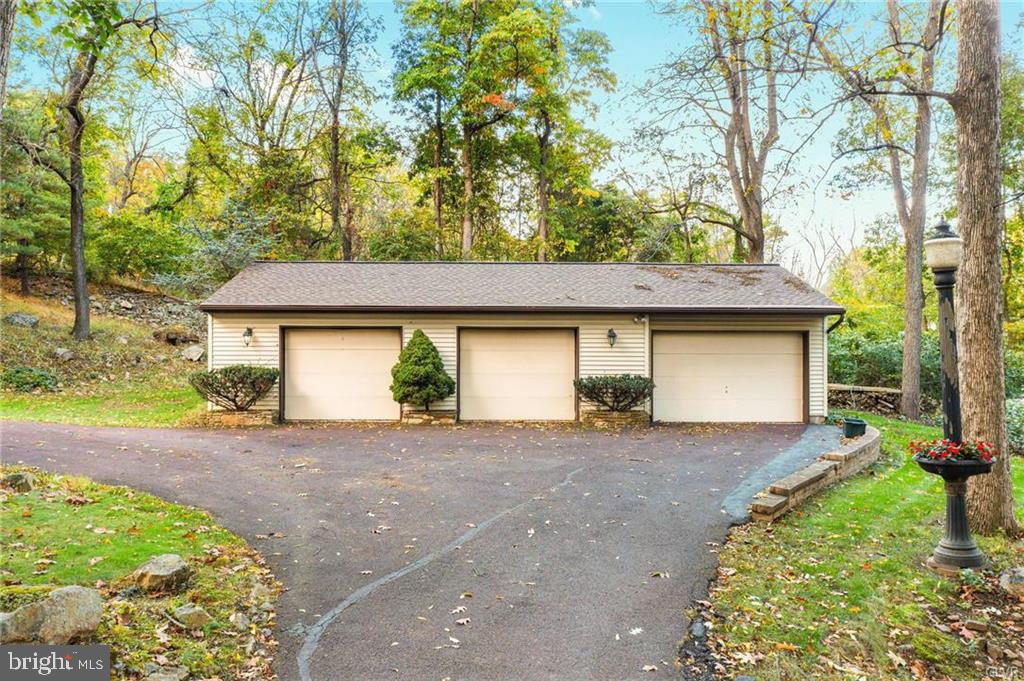 3433 Oak Hill Road Emmaus, PA 18049 - Photo 14 of 33 Gallery Image 14