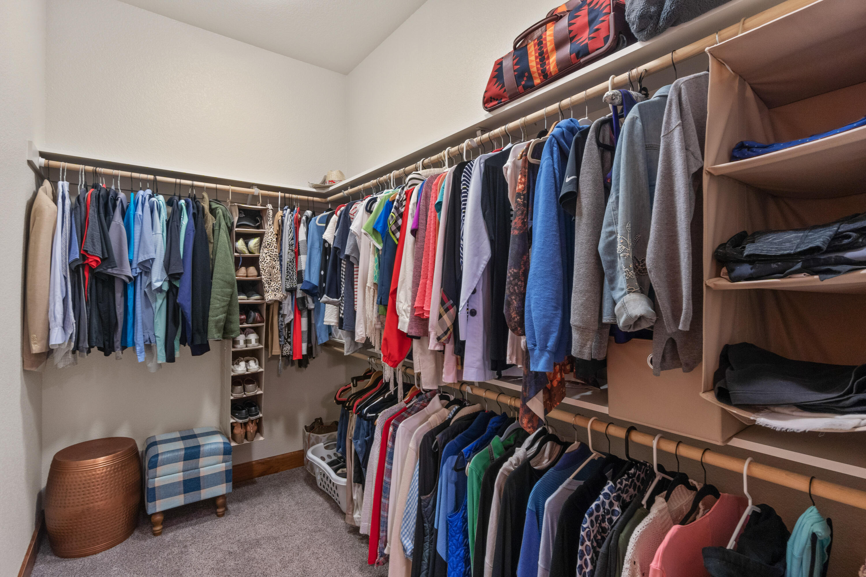 60430 Snap Shot Loop Bend, OR 97702 - Photo 22 of 54 60430 Snap Shot Lp_Primary-Bed-Closet