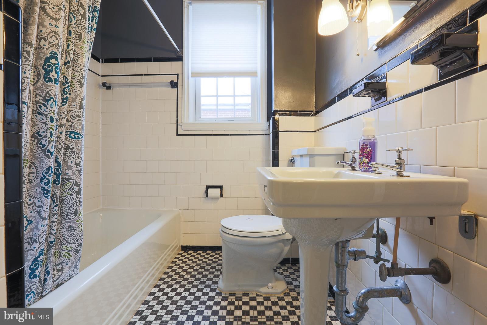 4633 Harcourt Road Baltimore, MD 21214 - Photo 21 of 30 Bath