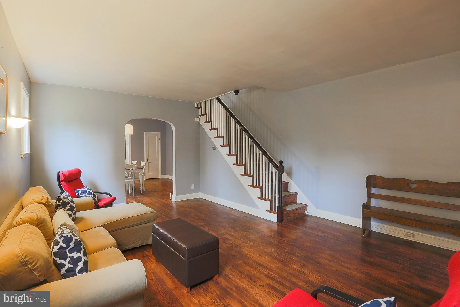 4633 Harcourt Road Baltimore, MD 21214 - Photo 5 of 30 Living Room