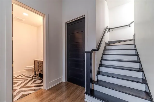 a black and white photo of a picture