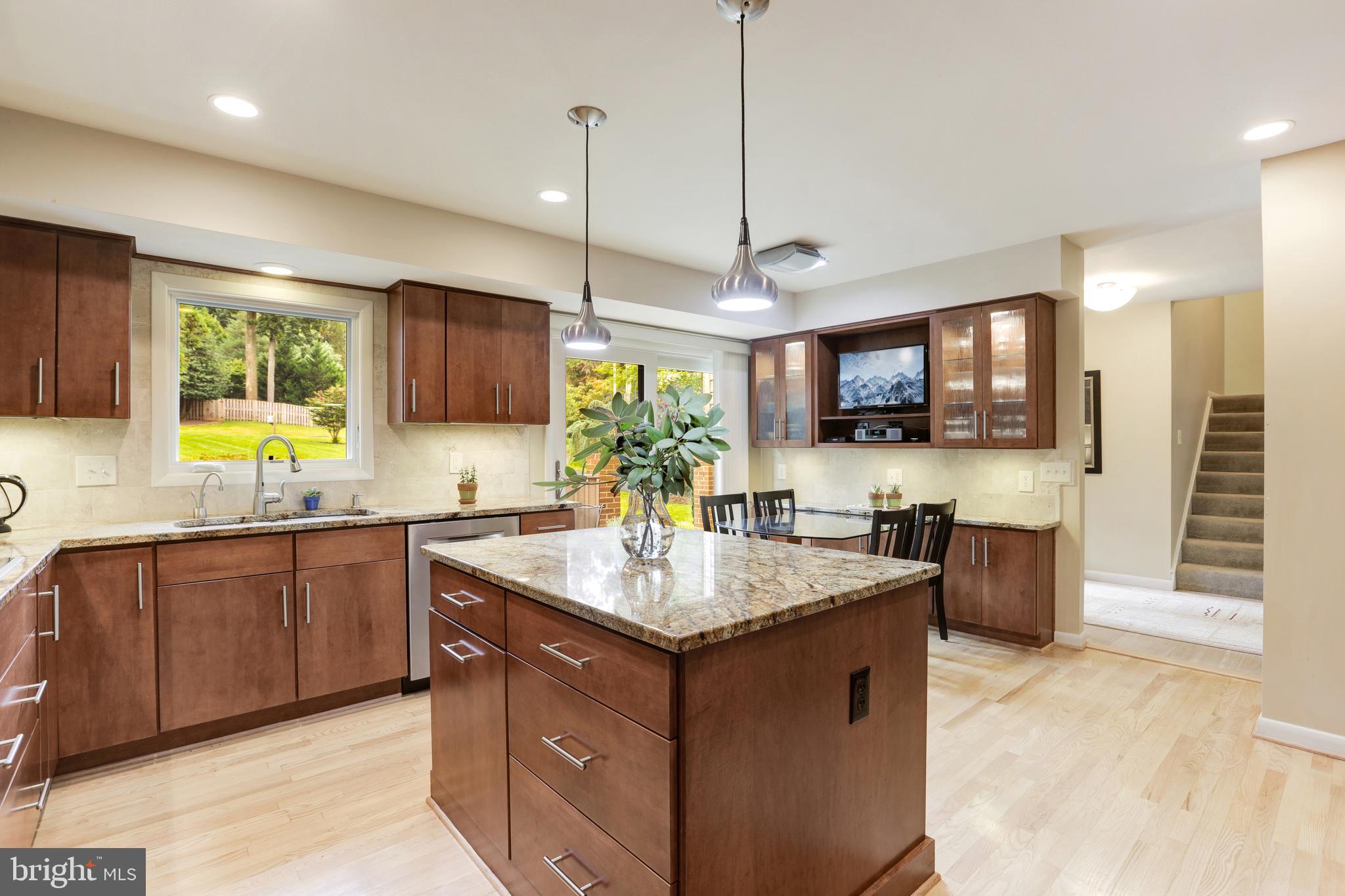 7338 Hooking Road McLean, VA 22101 - Photo 18 of 61 Custom Kitchen Renovated in 2013