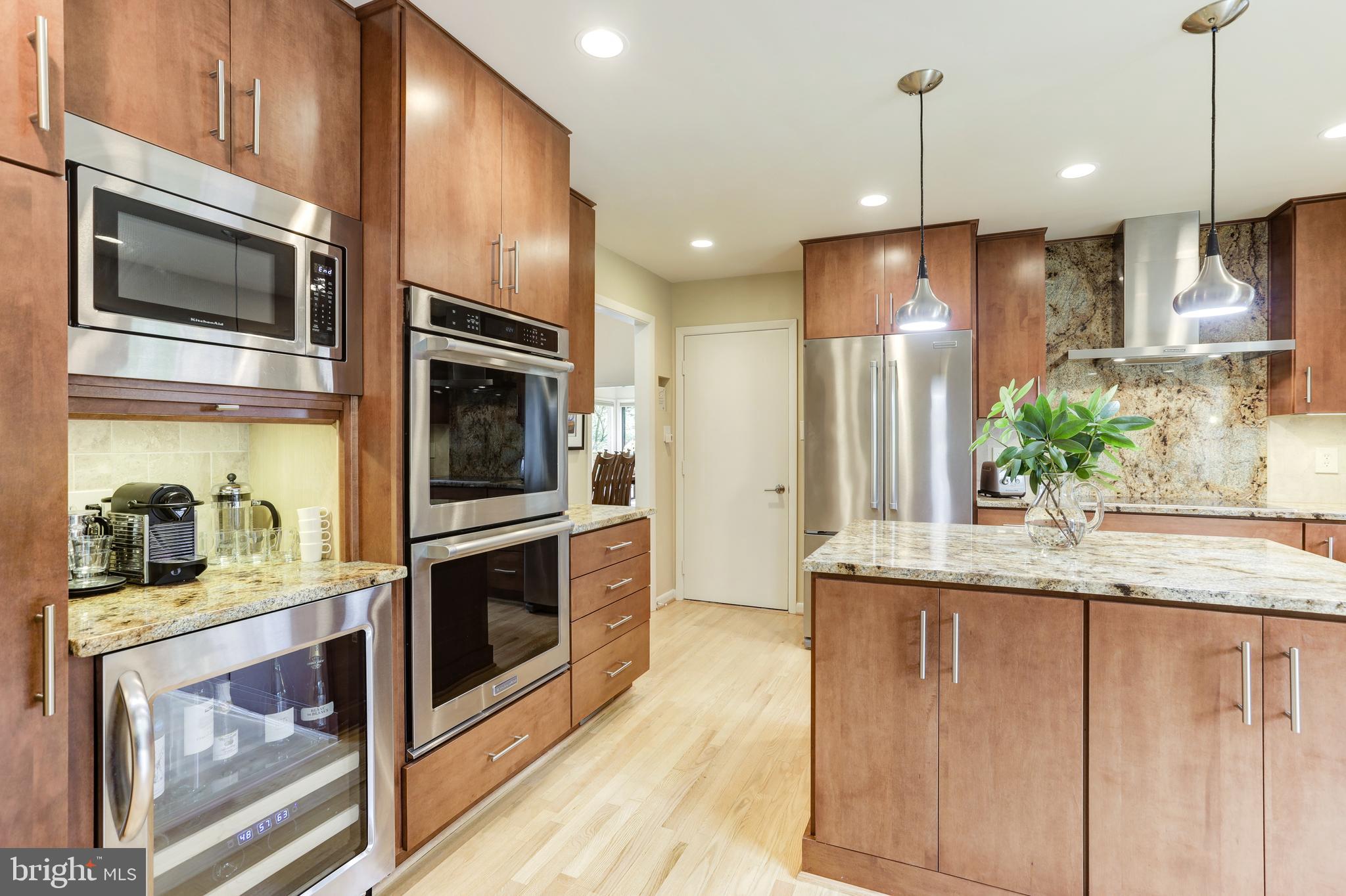 7338 Hooking Road McLean, VA 22101 - Photo 20 of 61 Wine Cooler and Under Island Storage