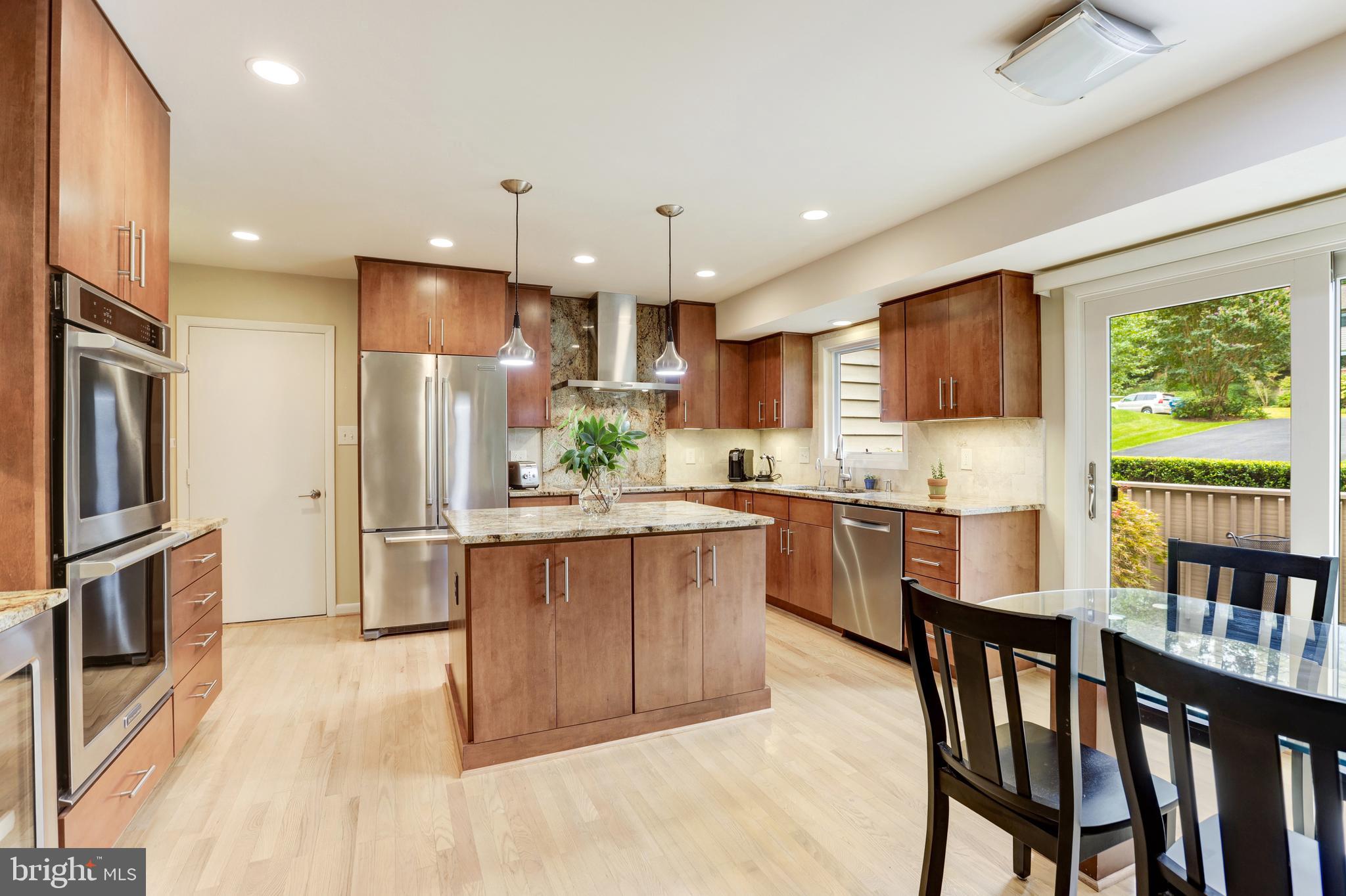 7338 Hooking Road McLean, VA 22101 - Photo 21 of 61 Beautiful Maple Cabinets