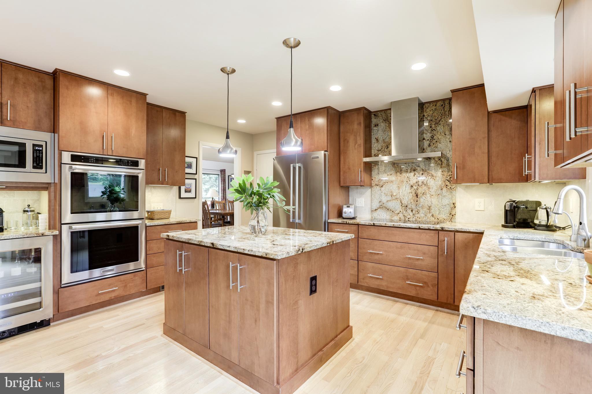 7338 Hooking Road McLean, VA 22101 - Photo 22 of 61 Granite Counter Tops