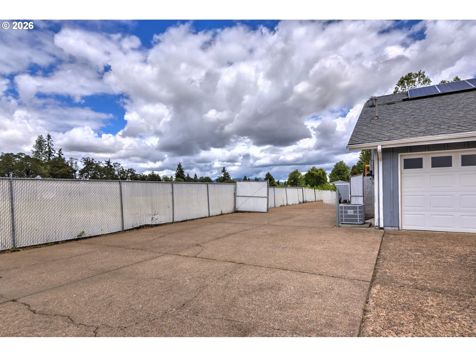 1217 Willagillespie Road Eugene, OR 97401 - Photo 4 of 28 Gallery Image 4