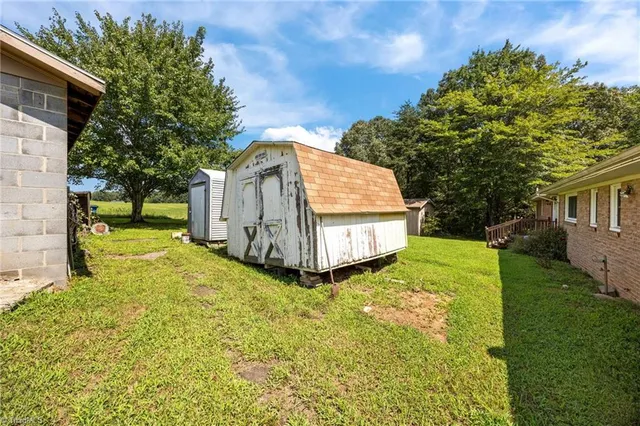 $250,000 | 6821 Highway 65, Summerfield, NC 27358