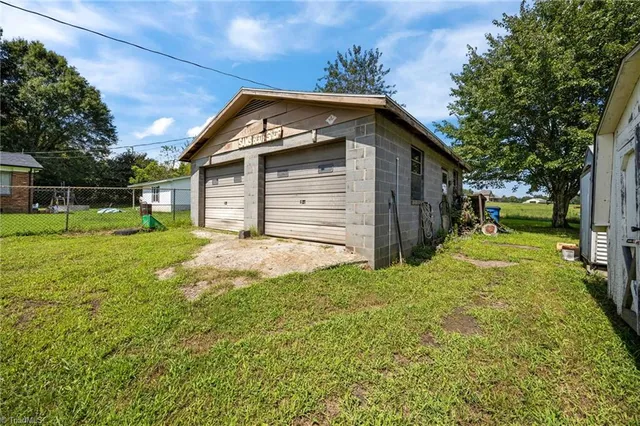 $250,000 | 6821 Highway 65, Summerfield, NC 27358