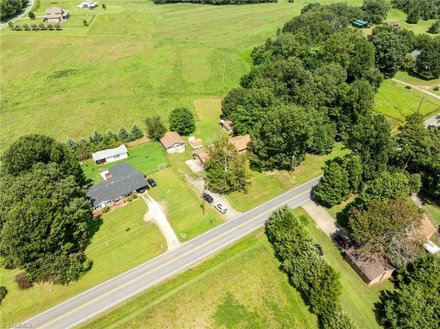 $250,000 | 6821 Highway 65, Summerfield, NC 27358