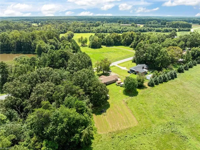 $250,000 | 6821 Highway 65, Summerfield, NC 27358