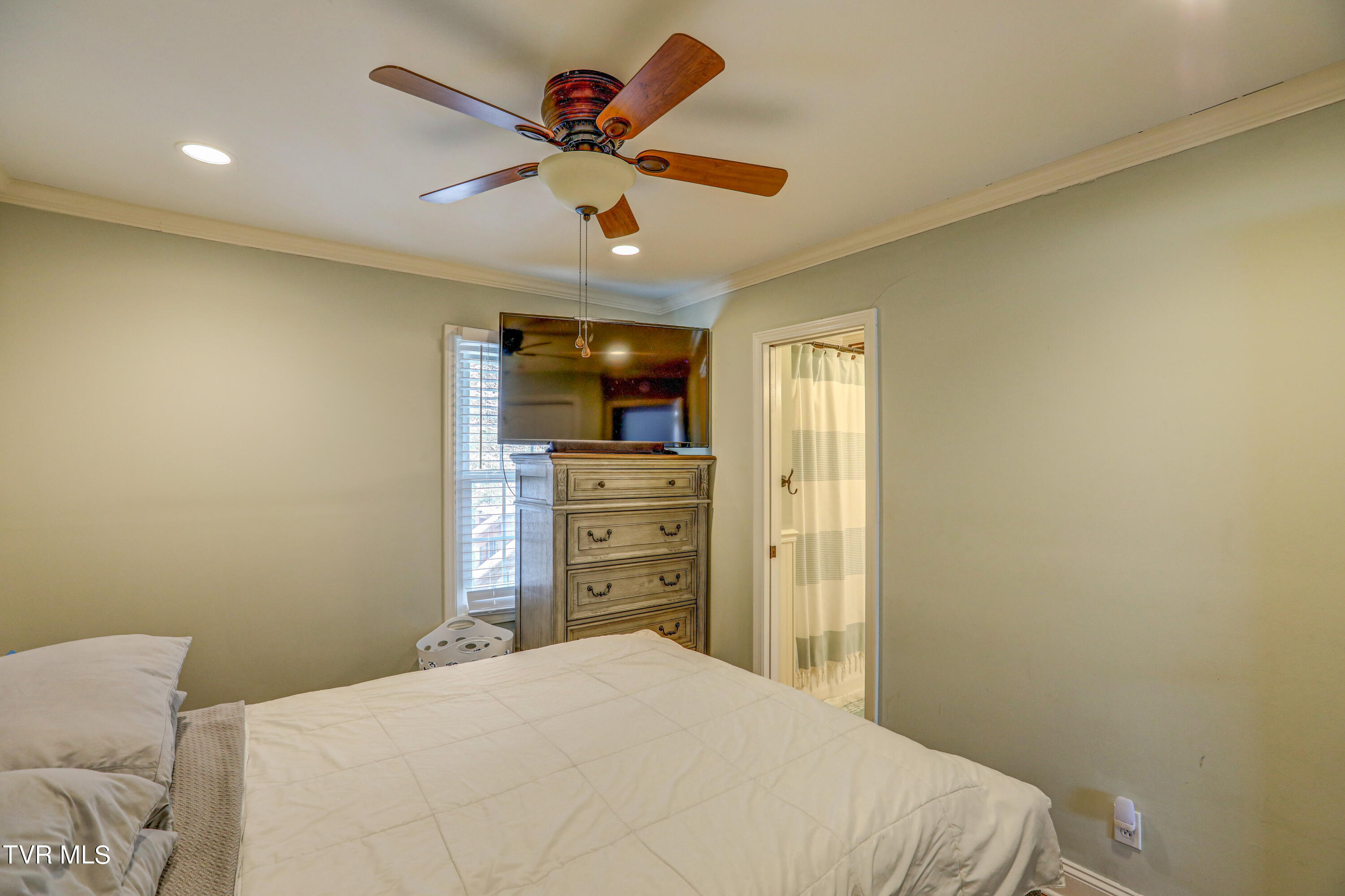 826 Foothills Road Kingsport, TN 37663 - Photo 20 of 31 B42A3093_4_5_6_7
