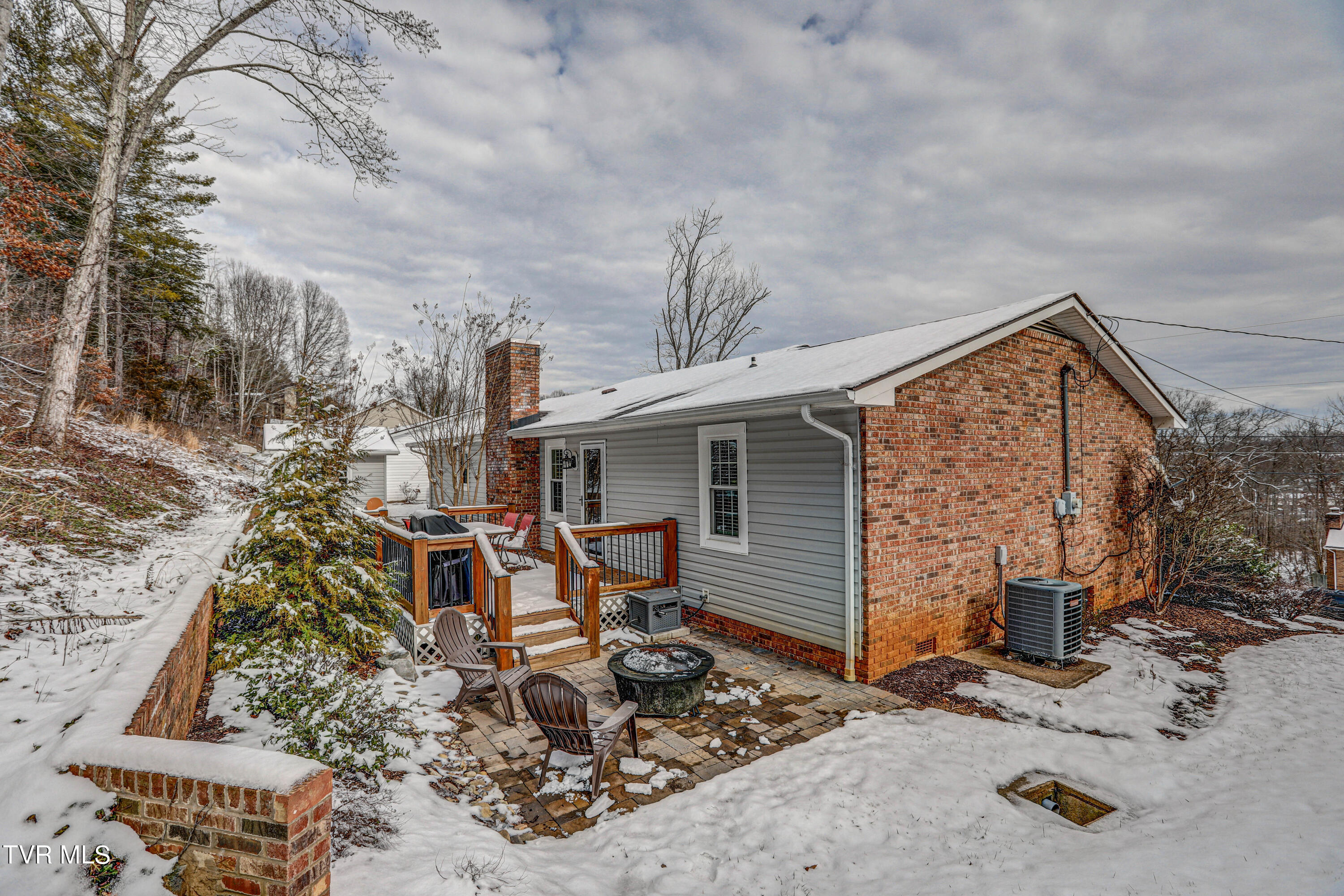 826 Foothills Road Kingsport, TN 37663 - Photo 30 of 31 B42A3153_4_5_6_7