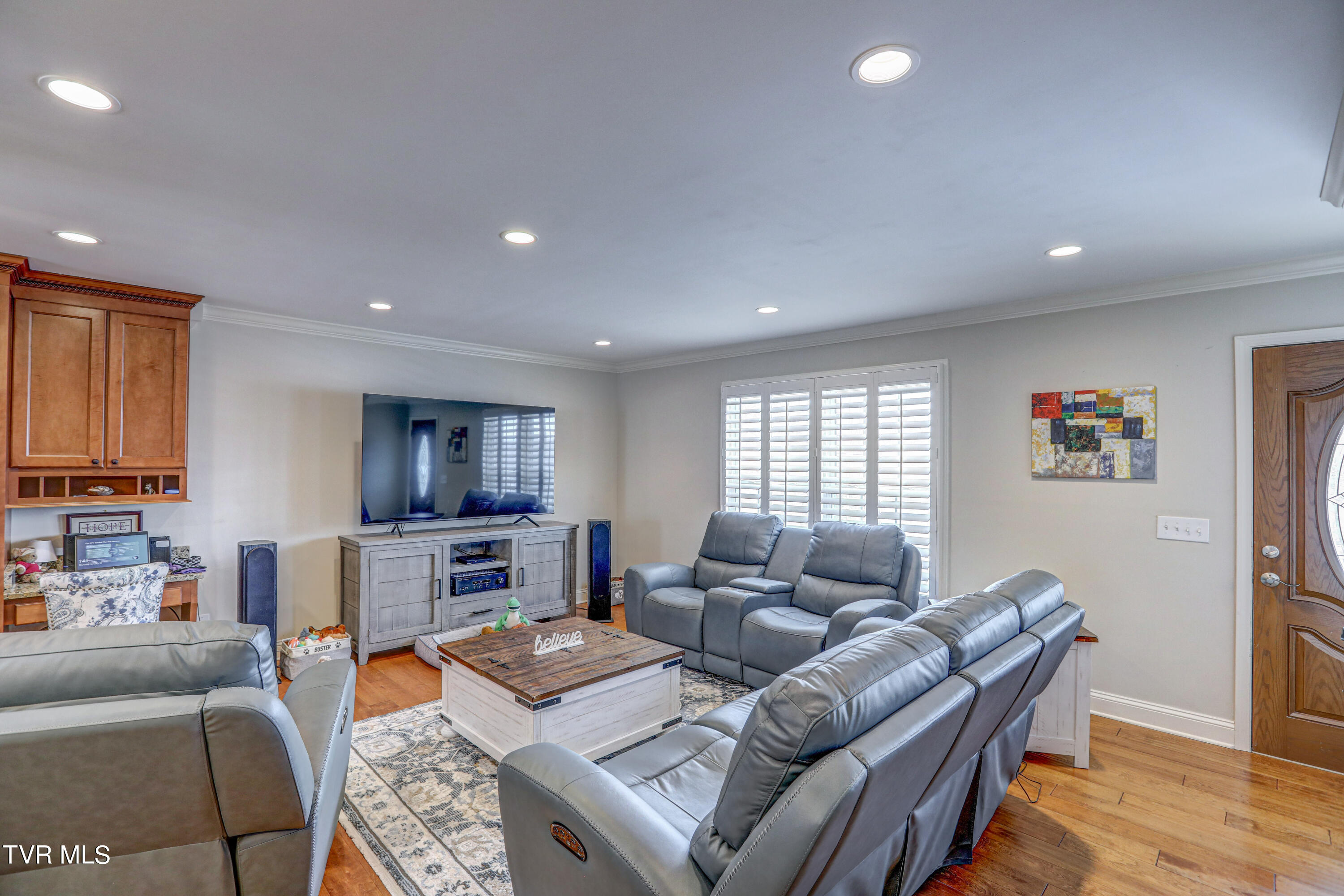 826 Foothills Road Kingsport, TN 37663 - Photo 7 of 31 B42A2993_4_5_6_7