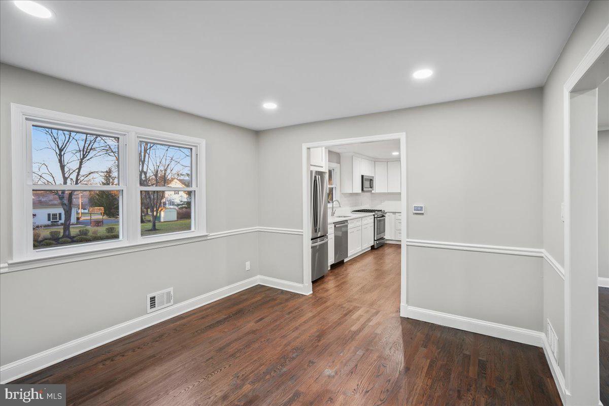 6 Mansfield Road Ewing, NJ 08628 - Photo 11 of 31