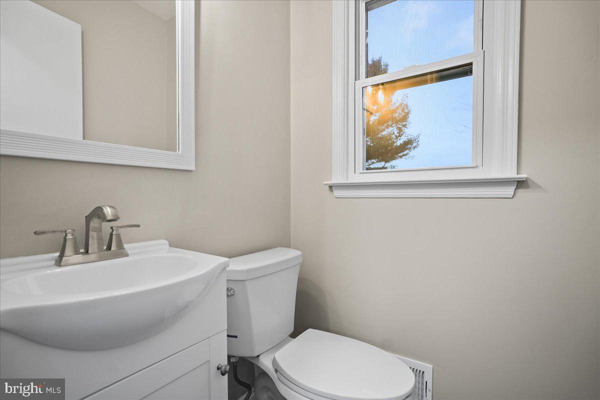 6 Mansfield Road Ewing, NJ 08628 - Photo 13 of 31