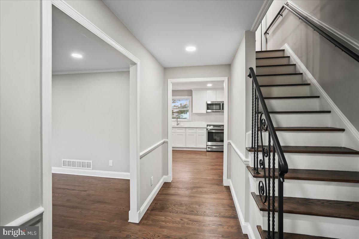 6 Mansfield Road Ewing, NJ 08628 - Photo 4 of 31