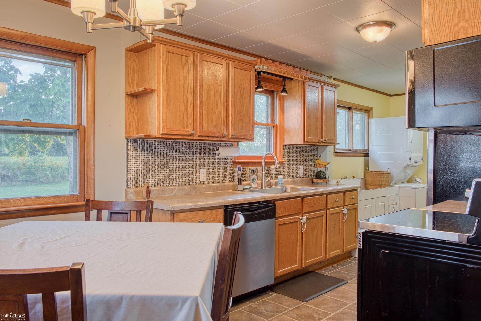 2412 East Alward Road Dewitt, MI 48820 - Photo 8 of 39