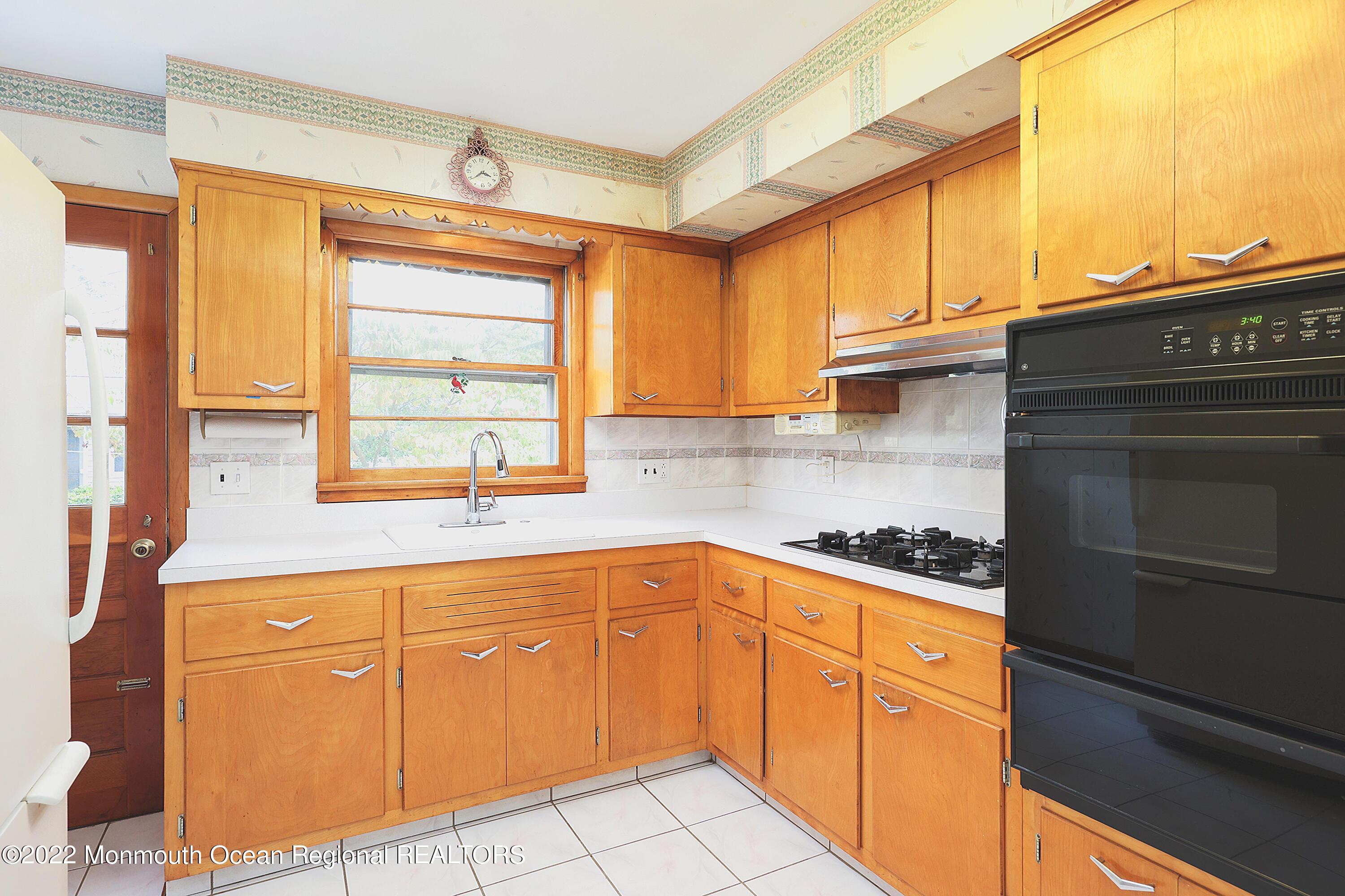 221 Gordon Road Matawan, NJ 07747 - Photo 11 of 25 A47AF536-9FC0-4E78-8978-84AD8D722744