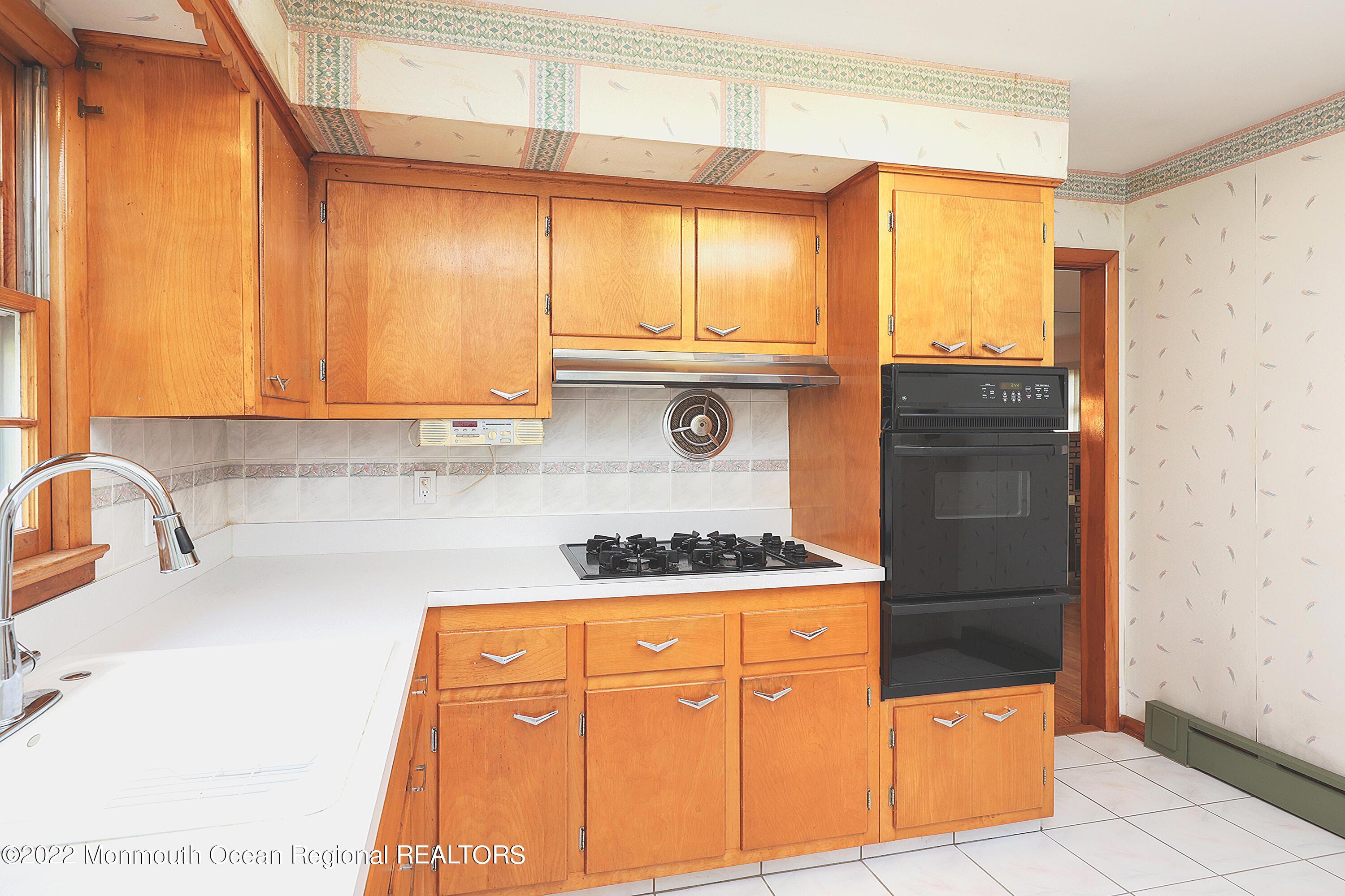 221 Gordon Road Matawan, NJ 07747 - Photo 12 of 25 57CB0AB4-281A-49D5-A892-C2ED3621EED6