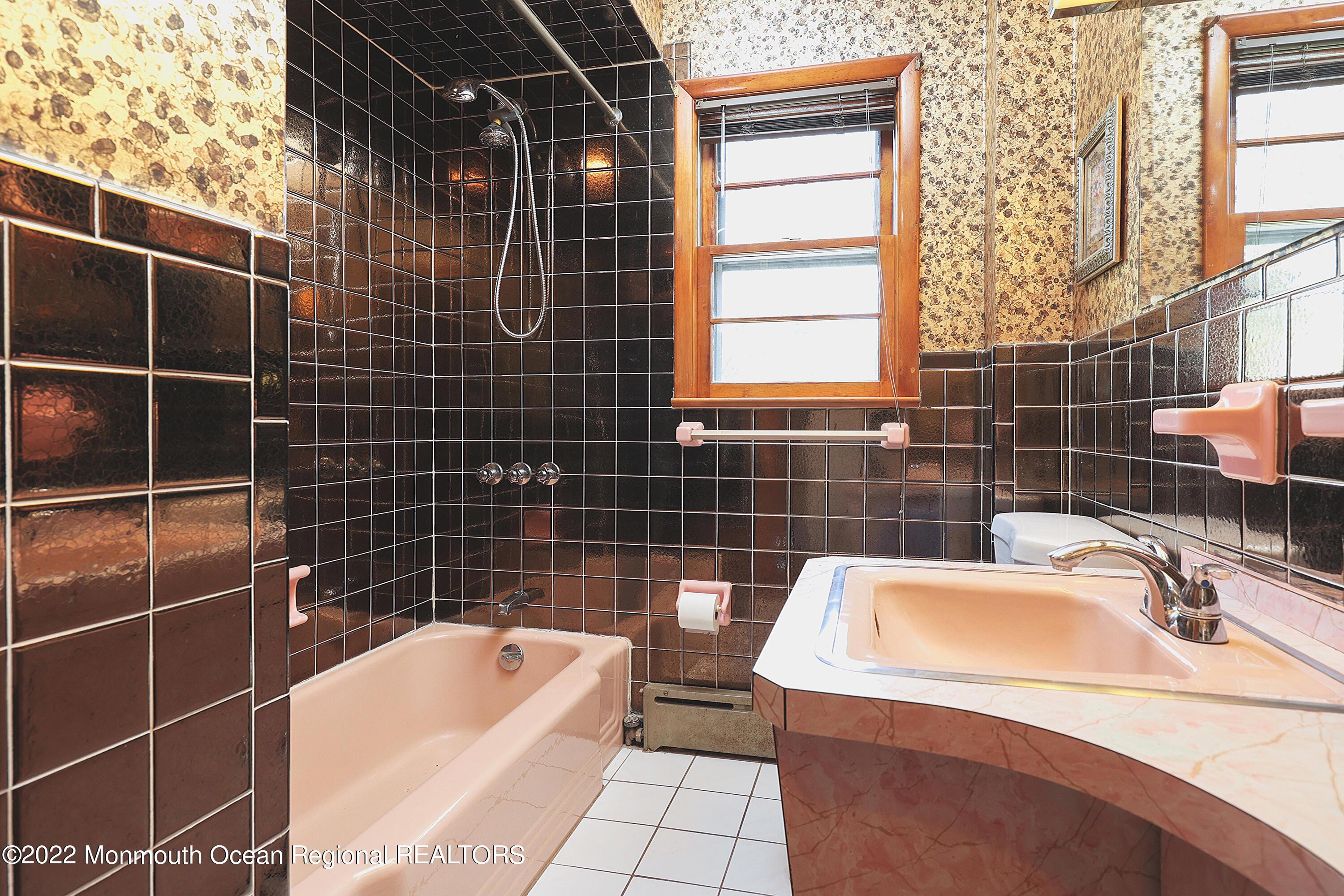 221 Gordon Road Matawan, NJ 07747 - Photo 16 of 25 94F874AA-7B93-4726-87AE-FC528A0D9429