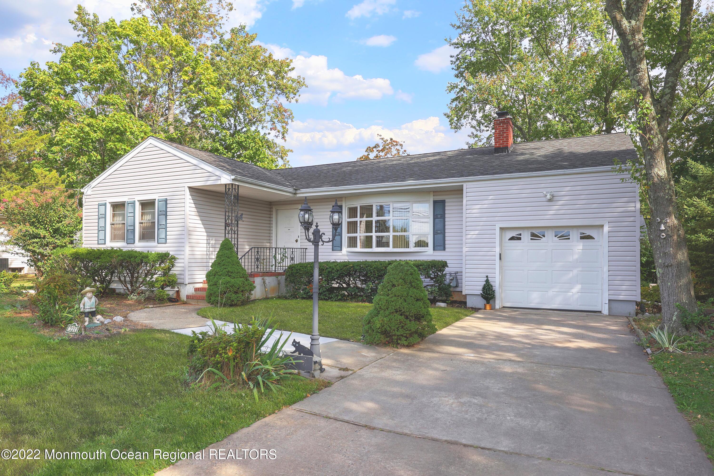 221 Gordon Road Matawan, NJ 07747 - Photo 4 of 25 2DD11794-3434-470C-932D-7E95F502029A