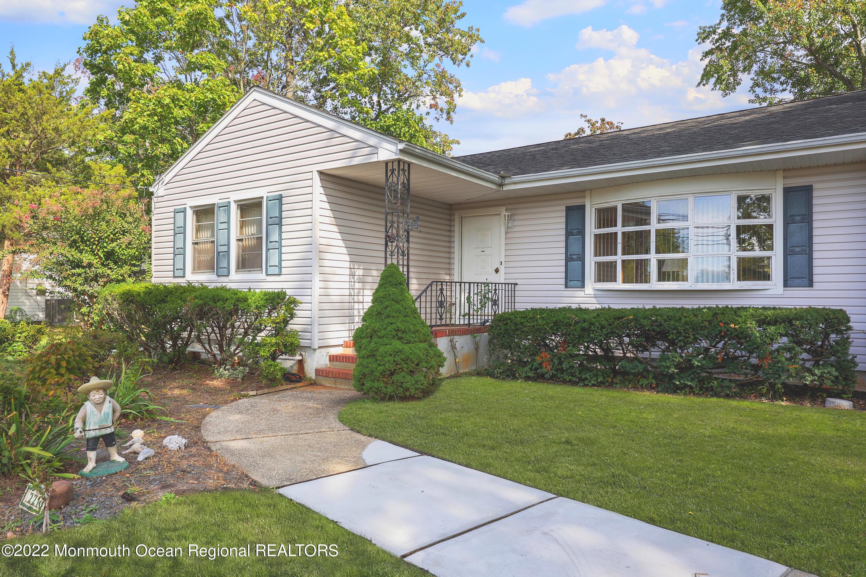 221 Gordon Road Matawan, NJ 07747 - Photo 5 of 25 2A67929B-D1B2-4427-95DF-8296A33EBAC0