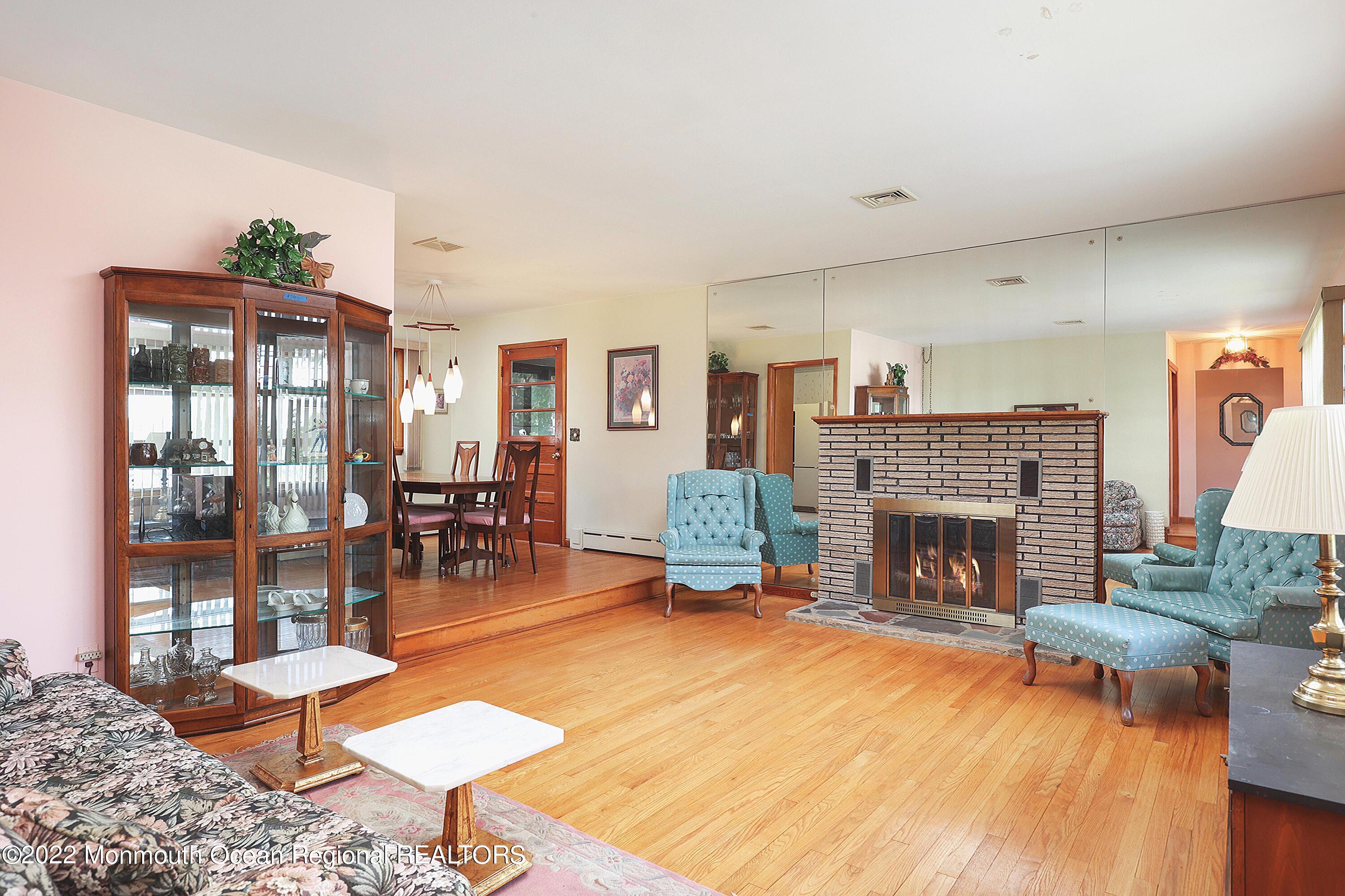 221 Gordon Road Matawan, NJ 07747 - Photo 7 of 25 F59AE792-2E47-42A0-B625-EED8EC87456D